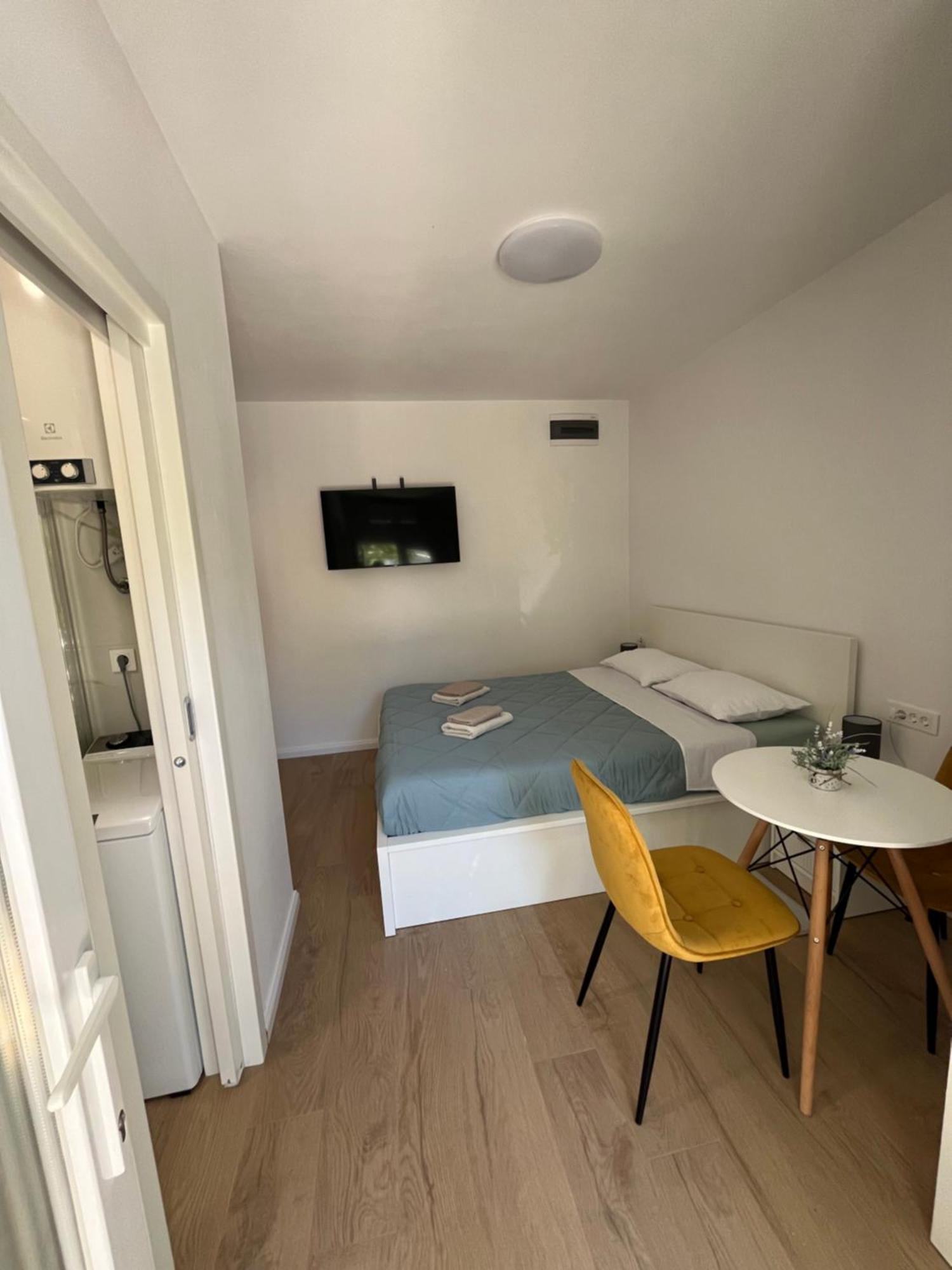 자다르 Green Oasis For Two, 30 Meters From Sea 아파트 외부 사진