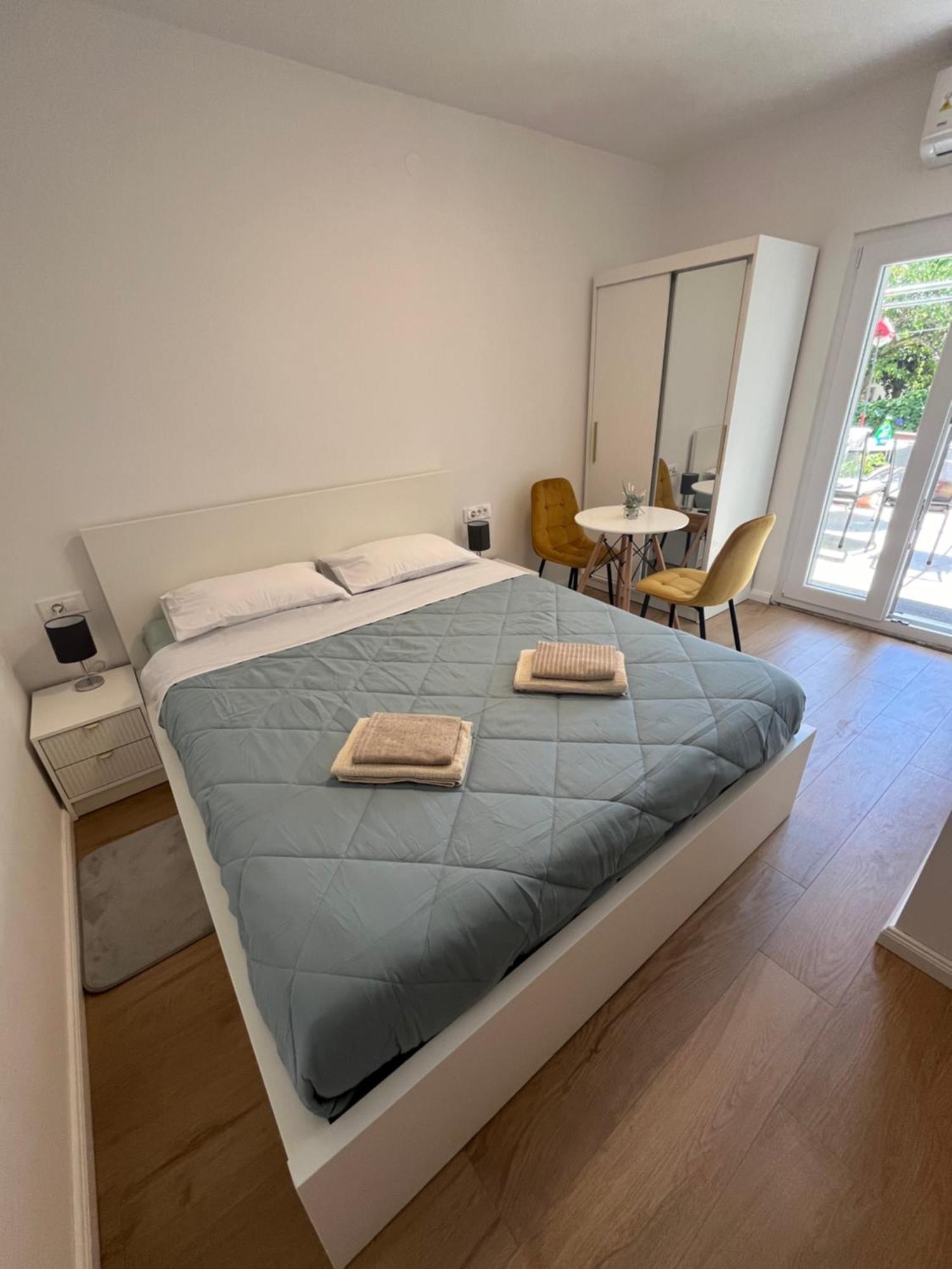 자다르 Green Oasis For Two, 30 Meters From Sea 아파트 외부 사진