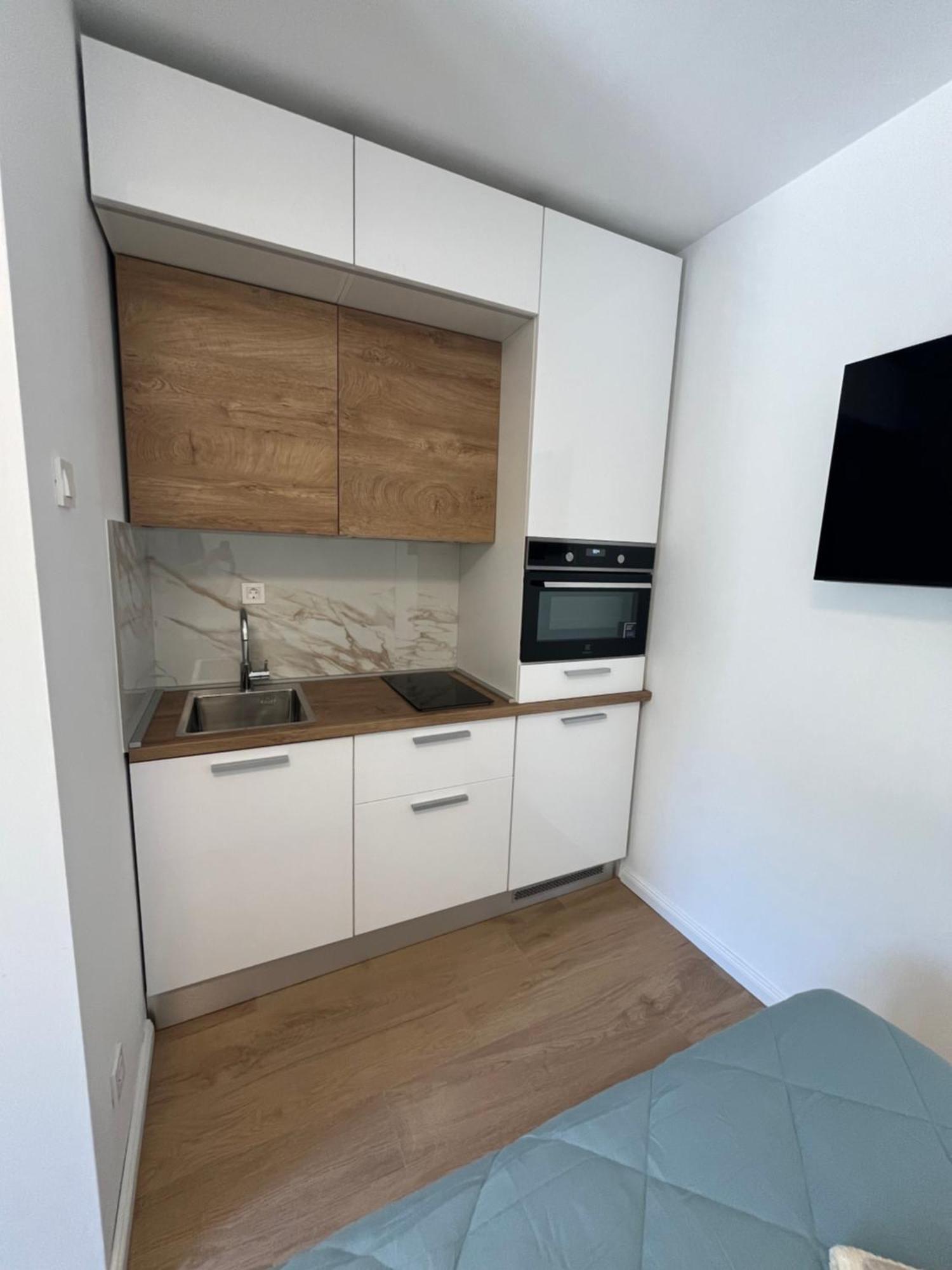 자다르 Green Oasis For Two, 30 Meters From Sea 아파트 외부 사진