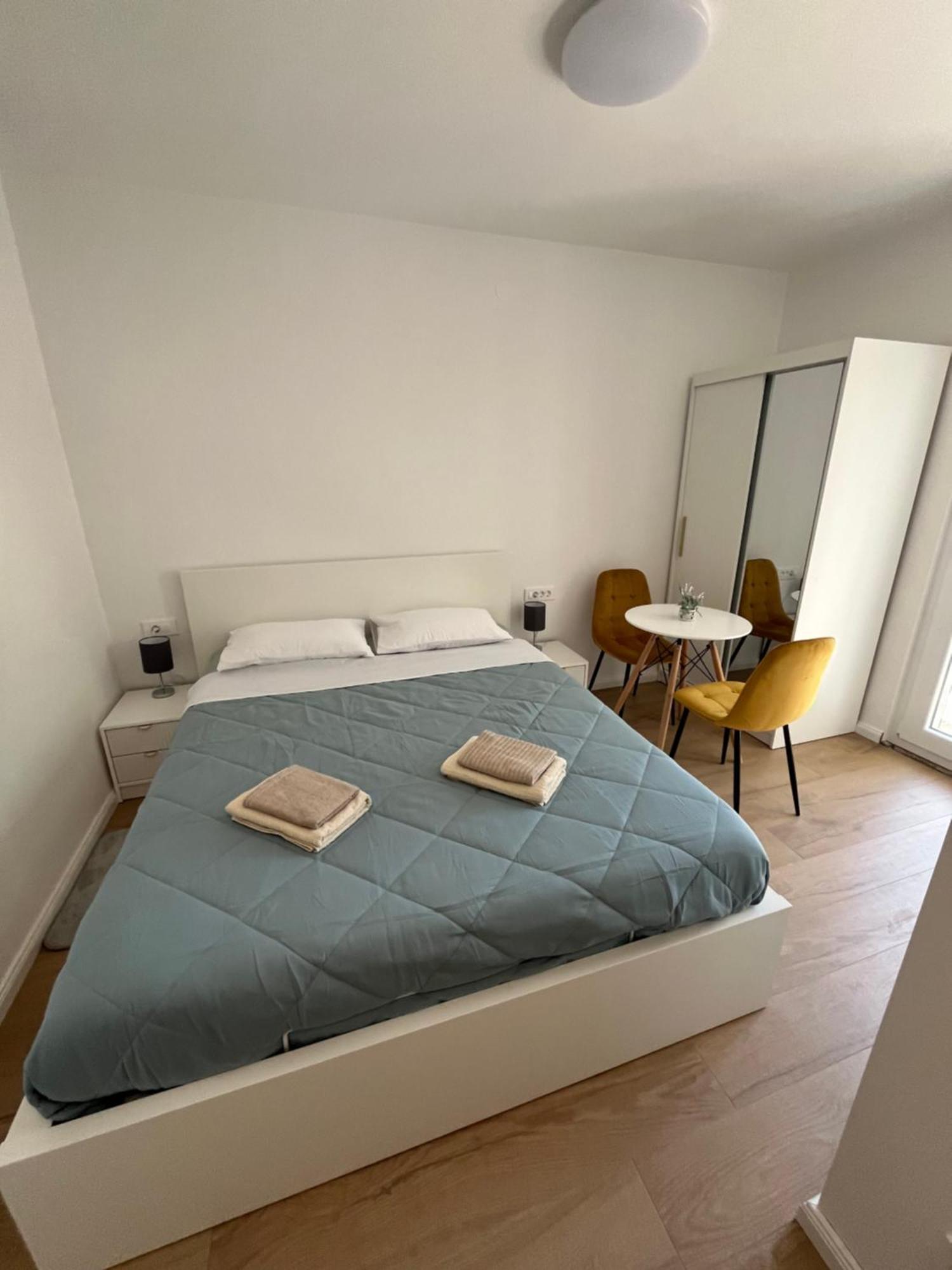 자다르 Green Oasis For Two, 30 Meters From Sea 아파트 외부 사진